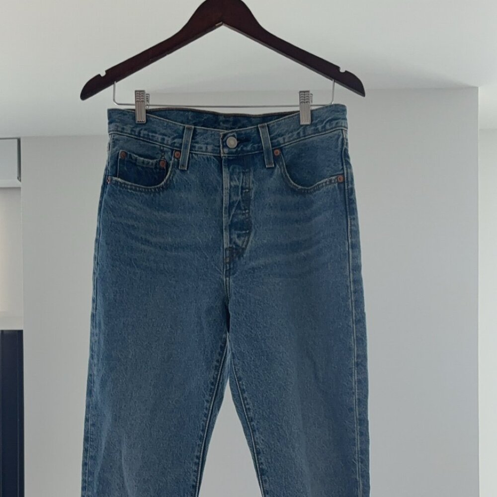 Levi's 501 Size 28 Denim (medium wash)